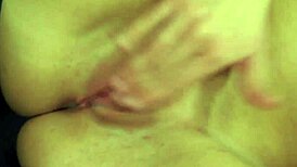 i'm the watersports beauty fingering my peeing pussy with toys, it's so bizarre and close-up