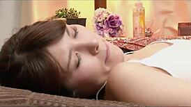 जापानी मसाज सेशन इंटेंस बॉडीवर्क के साथ