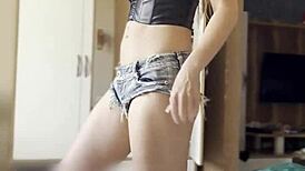 I came while watching my naked stepsister with that elastic ass pick an outfit 😍