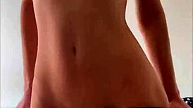 हॉर्नी 18+ लड़की खुद को छू रही - मैस्की