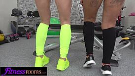 Gym mein apni badi juicy spanish gaand dikhaate rehna band nahi hota, damn!