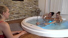 Hey, wanna worship my feet? Tell me how much you crave licking my toes!