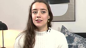 Yogalehrerin medea from leipzig reaches orgasm with giant dildo