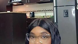 hermanastra me ense�a lo rico que es una paja rusa