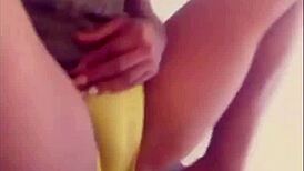 teen twerking her fat ass for threesome fucking