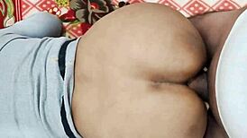 बॉयफ्रेंड संग बोल्ड गांड चुदाई