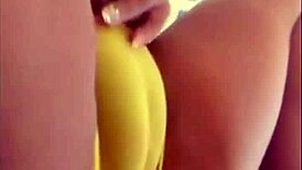 teen twerking her fat ass for threesome fucking