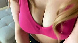 मैंने कूरियर को सेक्स और ब्लोजॉब से पेड किया