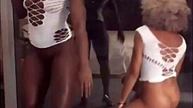 duas negras gostosas dançam e mostram bucetinha greluda no ano novo