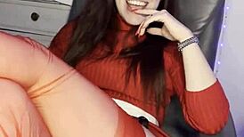 Carolina Iena Gets Wet Pussy Fingered