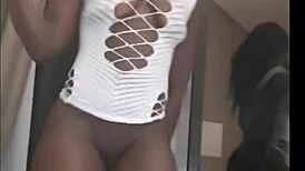 duas negras gostosas dançam e mostram bucetinha greluda no ano novo