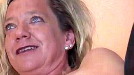 Hausfrauen Wollen Ficken 1 - Amateur Wife Sucks and Takes It Deep