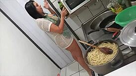 Sarah Rosa Cozinha Sexy Macarr�o Sensual