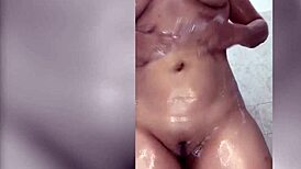 Guerita De Pezones Rosas Y Culo Grande Se Da Una Sexy Ducha Ella Es Crystal Ama De Casa