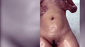 Guerita De Pezones Rosas Y Culo Grande Se Da Una Sexy Ducha Ella Es Crystal Ama De Casa