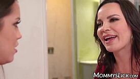 बस्टी मिल्फ को सौतेली बेटी टैबू रिमजॉब चूत चाटती