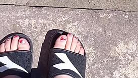 piedi al sole prima della pedicure, just relaxing