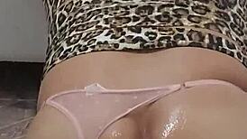 GEMENDO NA PICA FUDENDO DE QUATRO GAY CURTE ALARGAR CUZINHO!