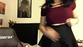 Hot chubby tranny beats her meat horny