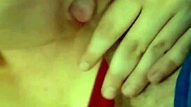 giving a blowjob to that huge cock 😍