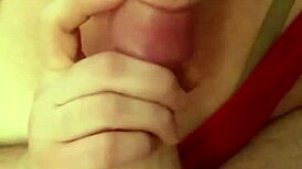 giving a blowjob to that huge cock 😍