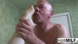 Super hot Vanessa flaunts sexy lingerie