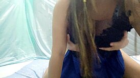 que tal si le doy una mamada profunda a tu polla, hijastra se pone caliente cuando el padrastro llega a casa despues del trabajo