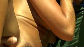 She feels two big cocks outdoors! 😍