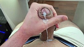 just chillin’ with my brazilian twink neighbor, he’s super cute in this solo vid