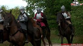 ब्लोंड के साथ आउटडोर एनल डबल पेनेट्रेशन में वाइल्ड हो गया