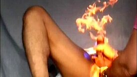 तीव्र हस्तमैथुन और उंगली डालने की सेशन रॉ पावर को रिलीज़ करती है