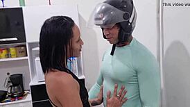 Descriptive Traí meu marido com entregador Jhonny Gab latina orgy