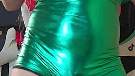 jugando con mi polla de travesti en crossdressing fantasía erótica intensa y húmeda