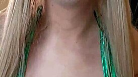 jugando con mi polla de travesti en crossdressing fantasía erótica intensa y húmeda