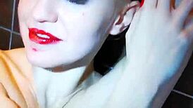 Hannamontana masturbates her wet pussy in the shower 😍