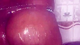 Hey, watch this thick ebony babe fuck and dance in the shower! 💃🛁