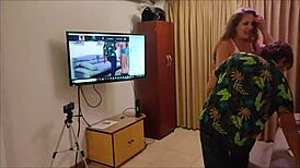 यंग नेबर मेरी वाइफ को लाइव व्हाट्सएप पर जोर से चोदता है