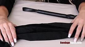 ब्लॉन्ड टीन मोली माए मास्टर के साथ किंकी बीडीएसएम के लिए तैयार