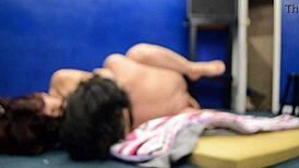 Me follo duro a mi perrita en el piso