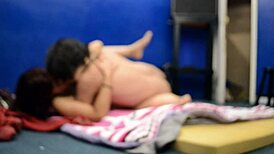 Me follo duro a mi perrita en el piso