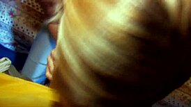 hey, guarda questa bionda che si fa cavalcare il culo con un grosso cazzo?