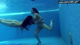 i love mia and lina's hot lesbo bath