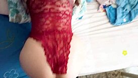 लैटिना मिल्फ माता-पिता के छुपे हुए स्थान पर कड़ी चोदाई