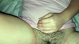 मेरी बेस्ट वर्क फ्रेंड मुझे उसकी पैंटी डाउन करने देती है