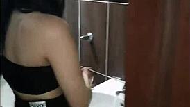 Argentinian Homemade Vid Catches Squirting Prostitute in Public Act