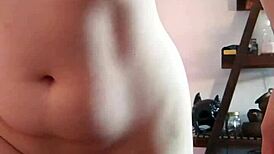 Deja una cámara para grabar a mi cuñada después de bañarse?