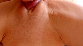 पीओवी लिकिंग शेव्ड टीन 18+ चूत को एक्सप्लोसिव ऑर्गेज्म तक अप क्लोज