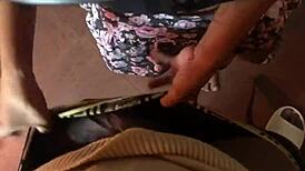 fui presente de aniversário de uma fã que completa 19 anos, a ninfetinha safada além de se surpreender com o tamanho fez muito squirt na minha piroca