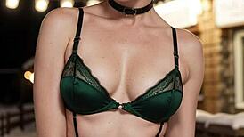 Teen babe with big ass and tits.