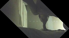 Etalon couilles pleines gros juteur se fait purger en glory hole